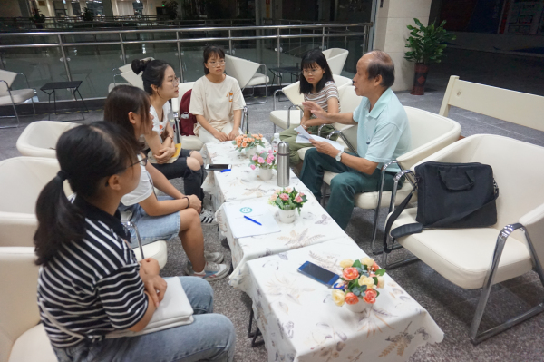 学科教授咨询活动现场2.jpg 学科教授咨询活动现场2.jpg